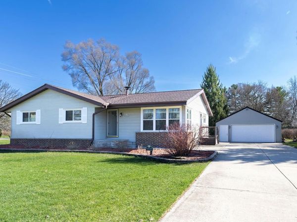 S17W37015 Henry STREET, Dousman, WI 53118