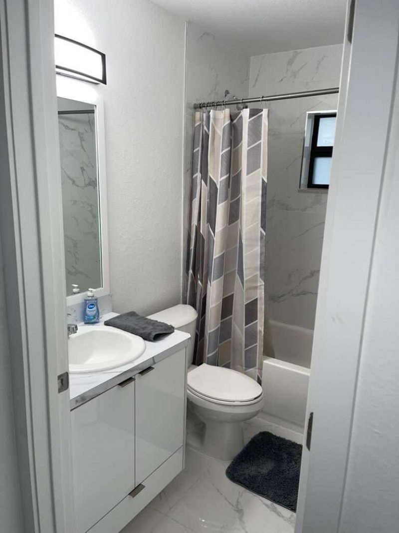 219 NE 159th Street, Miami, FL 33162 Photo