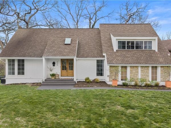 225 NW Hickory Street, Lee's Summit, MO 64064