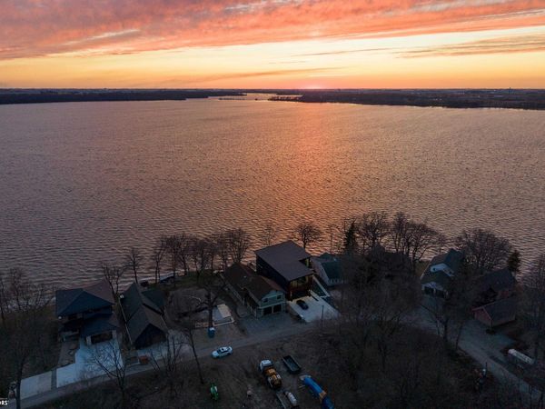 15476 Dodge Ave, Clear Lake, IA 50428