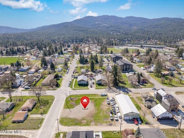 517 E 3rd AVE , Post Falls, ID 83854