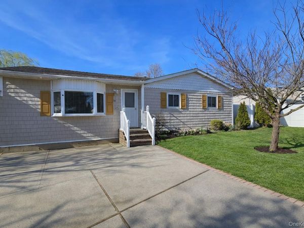 56 Applegate Drive , Central Islip, NY 11722