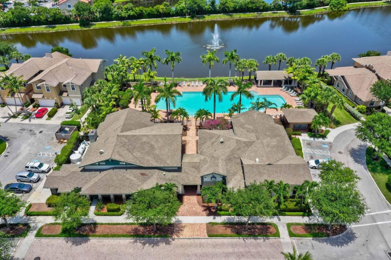 477 Pacific Grove Drive, Unit 2, West Palm Beach, FL 33401 Photo