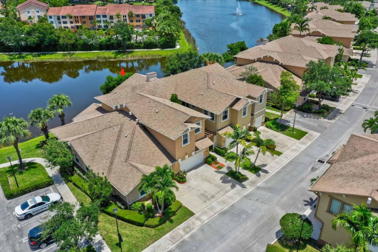 477 Pacific Grove Drive, Unit 2, West Palm Beach, FL 33401 Photo