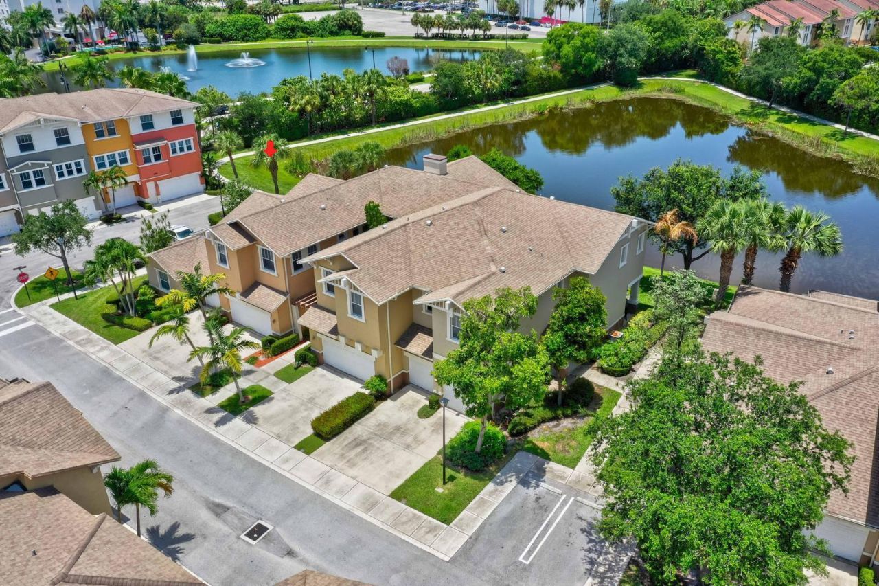 477 Pacific Grove Drive, Unit 2, West Palm Beach, FL 33401 Photo