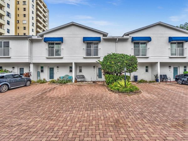 835 NE 19th Avenue, Unit 9, Fort Lauderdale, FL 33304