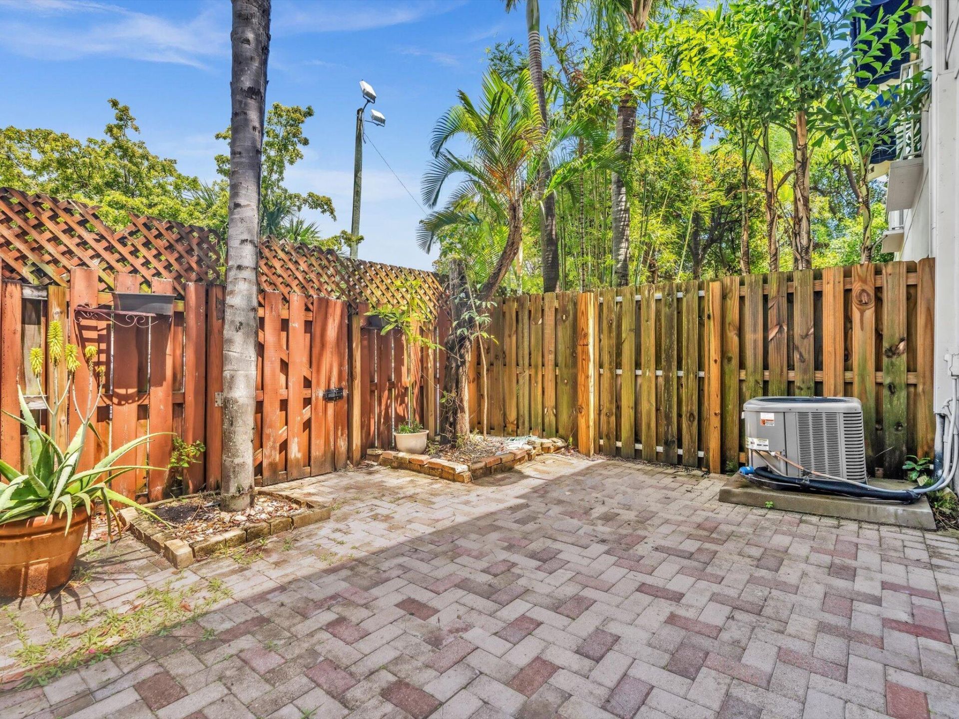 835 NE 19th Avenue, Unit 9, Fort Lauderdale, FL 33304 Photo