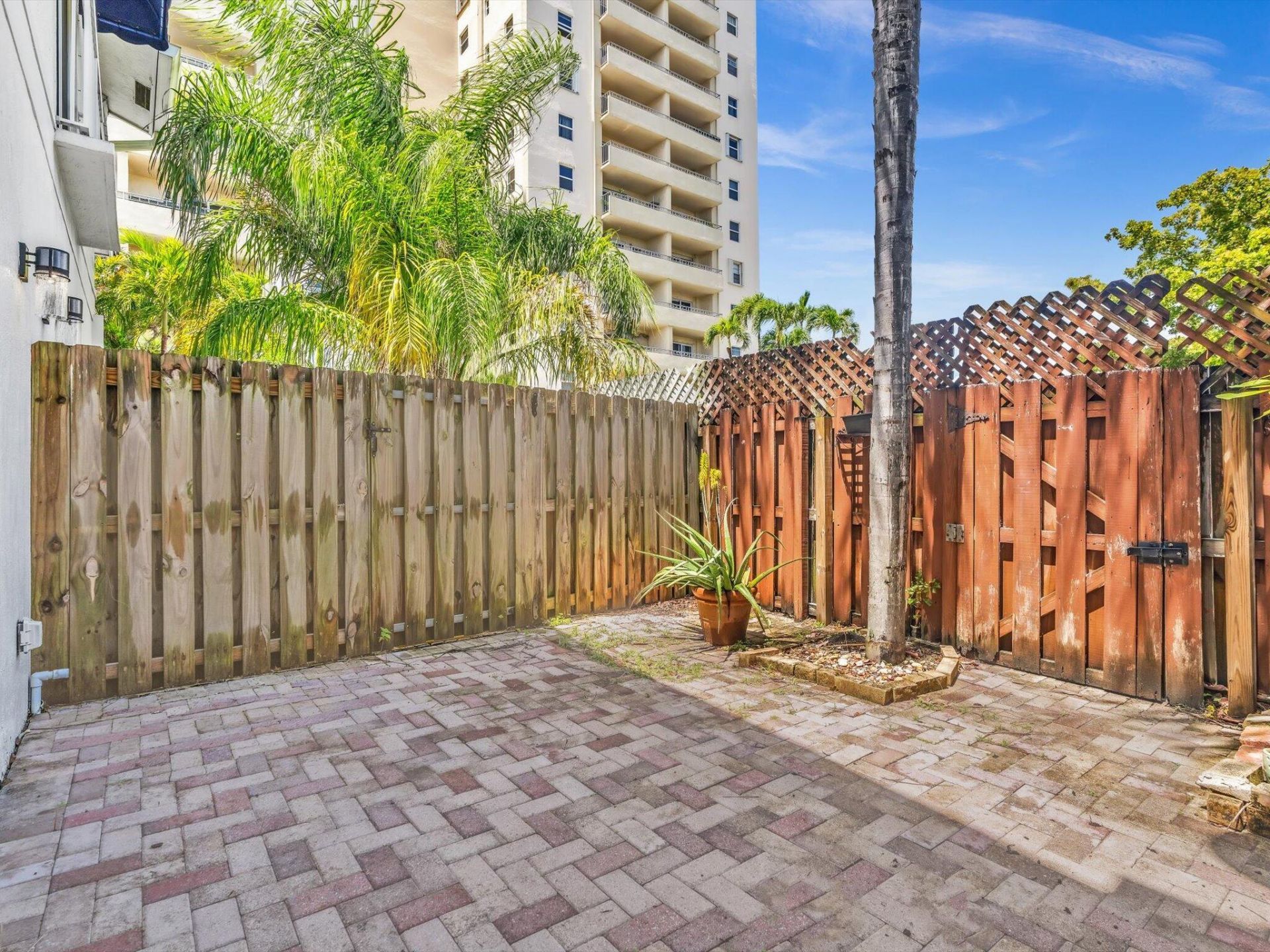 835 NE 19th Avenue, Unit 9, Fort Lauderdale, FL 33304 Photo