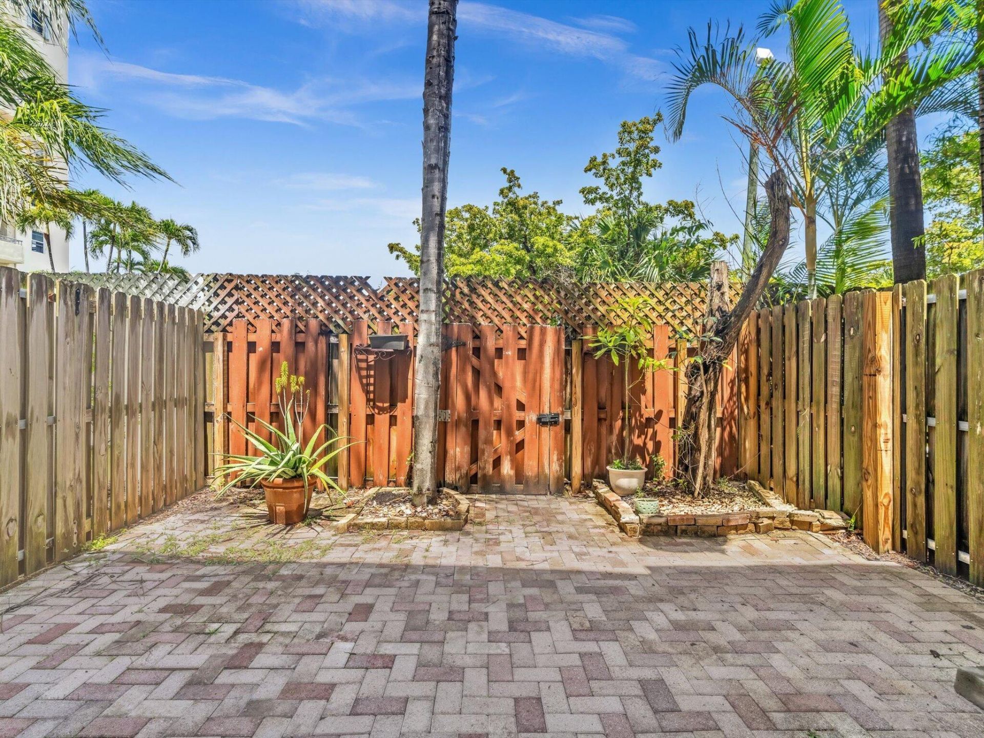 835 NE 19th Avenue, Unit 9, Fort Lauderdale, FL 33304 Photo