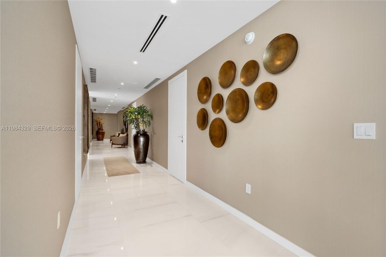 300 Biscayne Boulevard Way, Unit 2601E, Miami, FL 33131 Photo