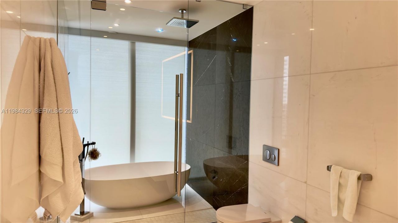 300 Biscayne Boulevard Way, Unit 2601E, Miami, FL 33131 Photo
