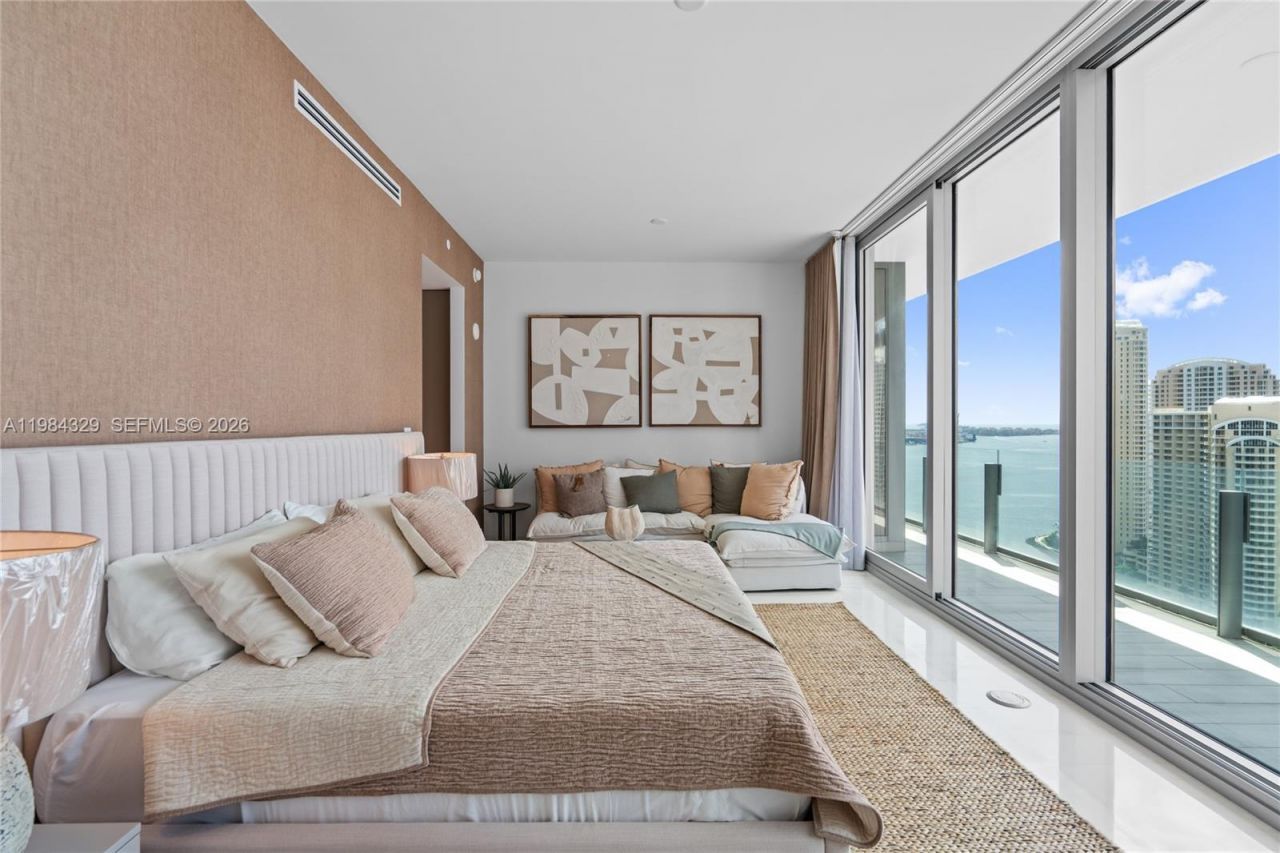 300 Biscayne Boulevard Way, Unit 2601E, Miami, FL 33131 Photo