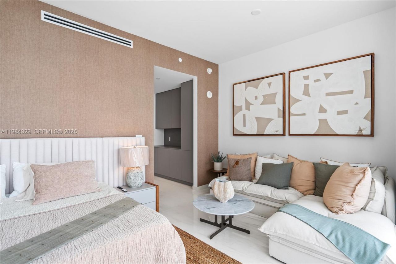 300 Biscayne Boulevard Way, Unit 2601E, Miami, FL 33131 Photo