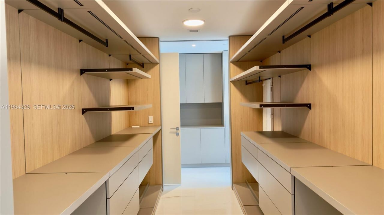 300 Biscayne Boulevard Way, Unit 2601E, Miami, FL 33131 Photo