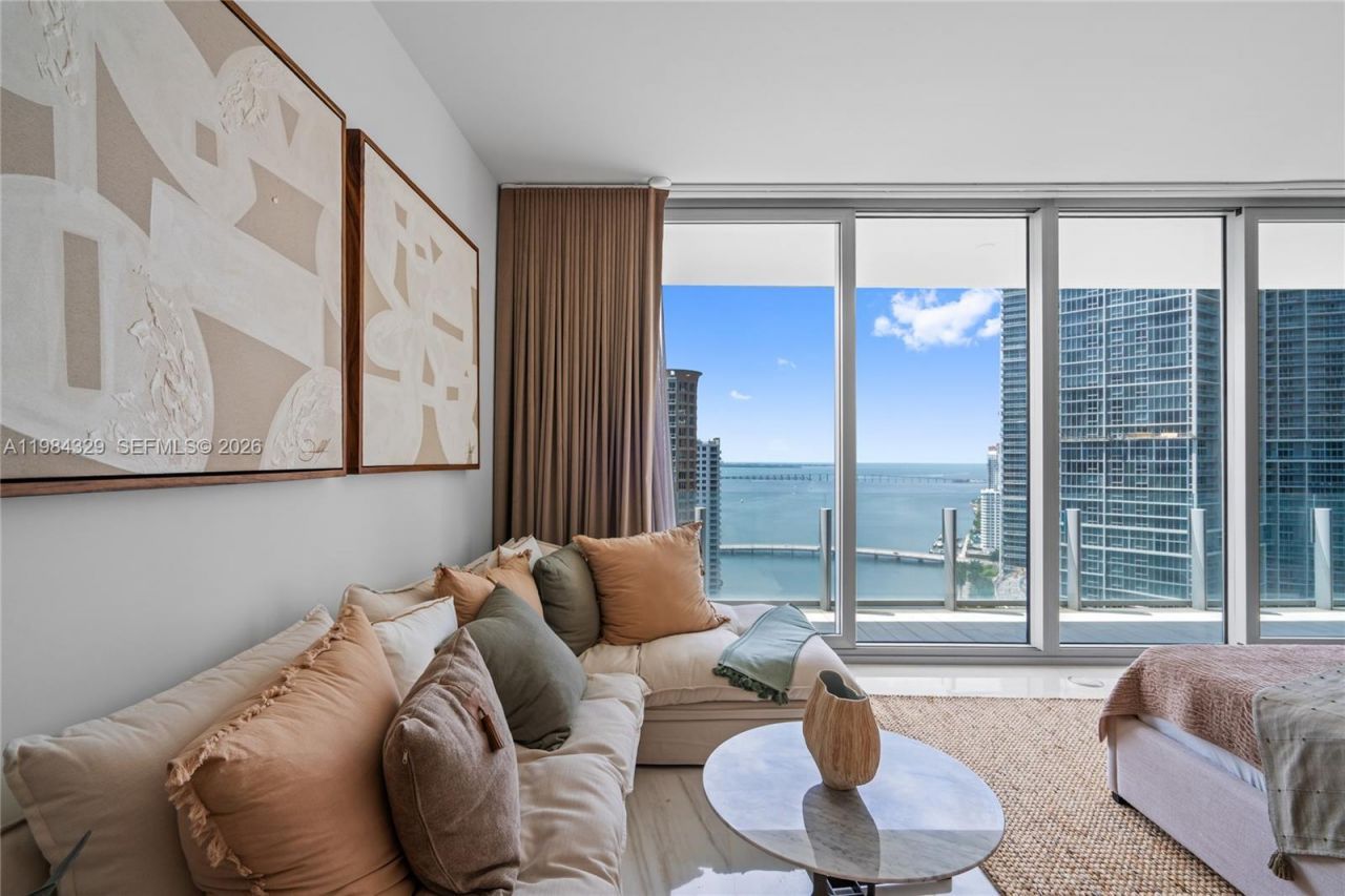 300 Biscayne Boulevard Way, Unit 2601E, Miami, FL 33131 Photo