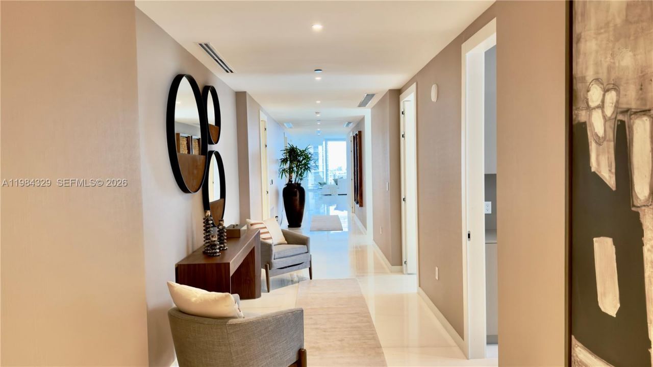 300 Biscayne Boulevard Way, Unit 2601E, Miami, FL 33131 Photo