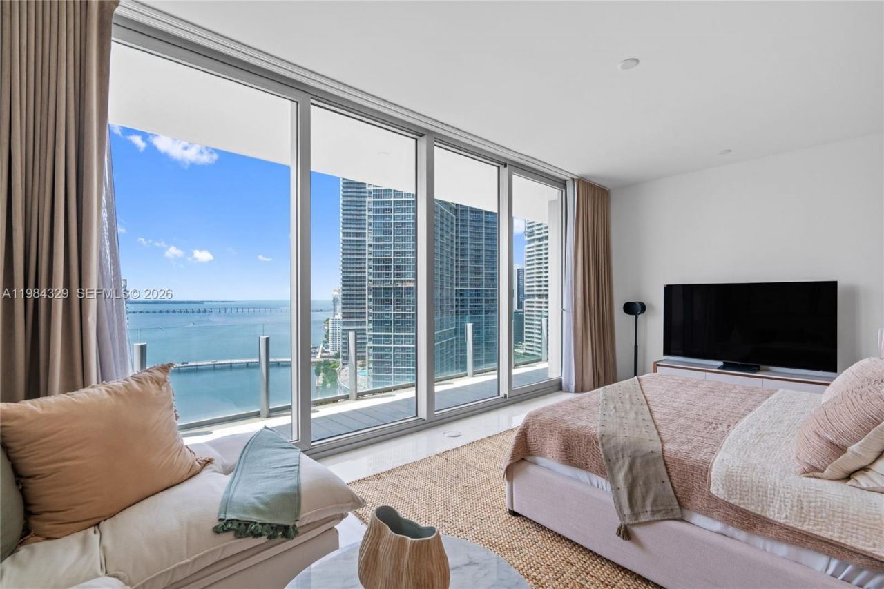 300 Biscayne Boulevard Way, Unit 2601E, Miami, FL 33131 Photo