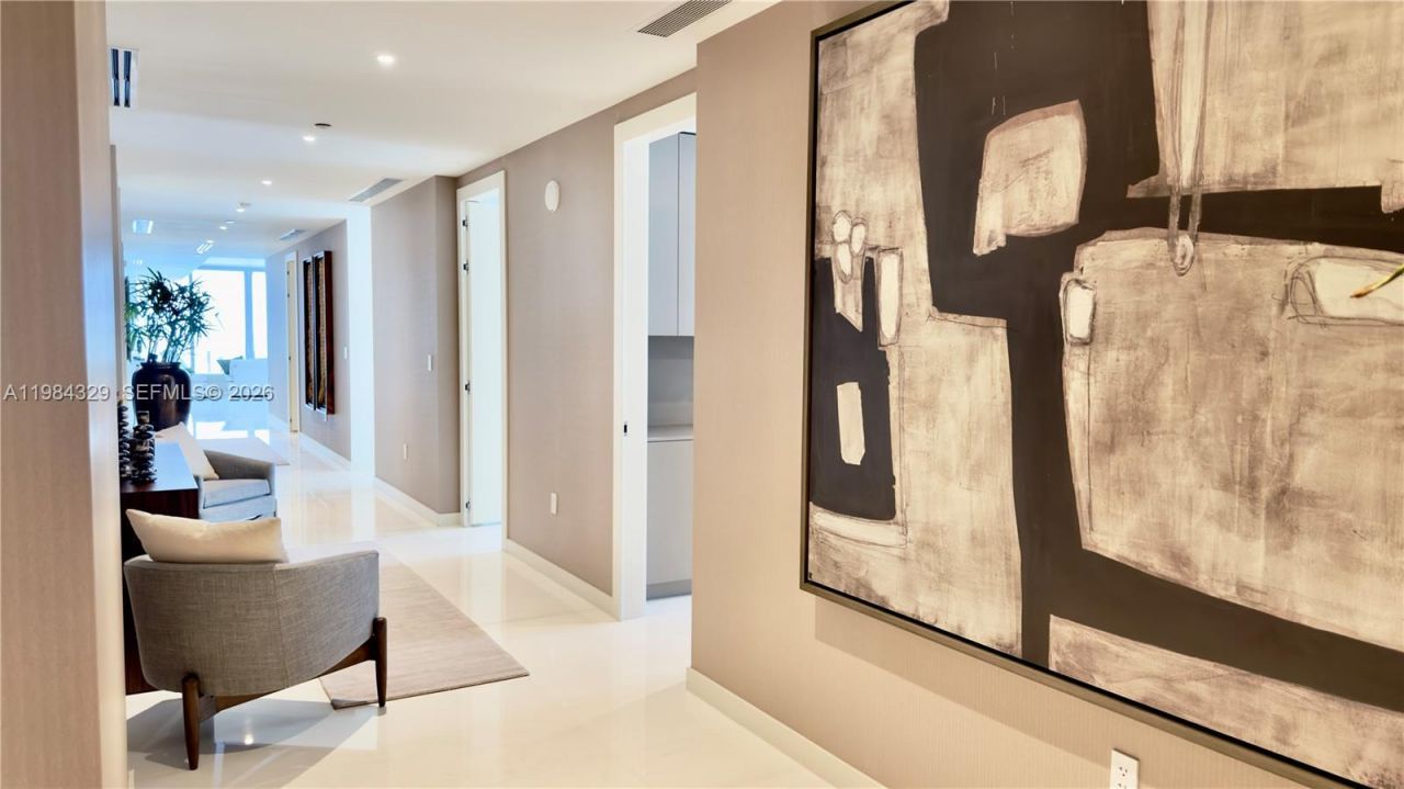 300 Biscayne Boulevard Way, Unit 2601E, Miami, FL 33131 Photo