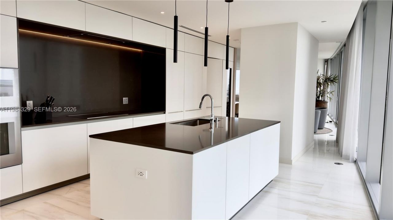 300 Biscayne Boulevard Way, Unit 2601E, Miami, FL 33131 Photo