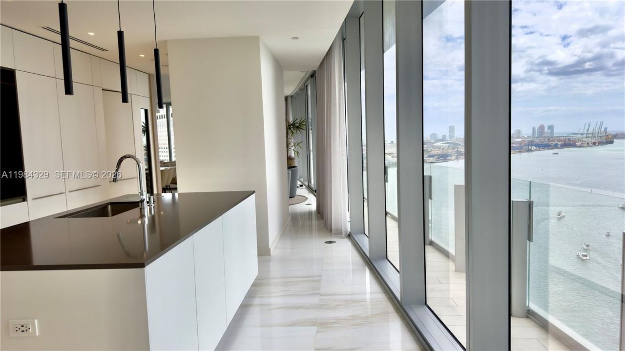 300 Biscayne Boulevard Way, Unit 2601E, Miami, FL 33131 Photo