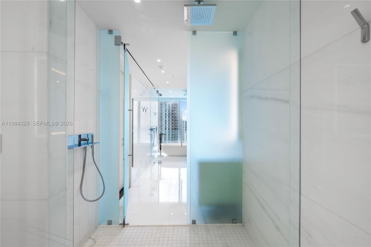 300 Biscayne Boulevard Way, Unit 2601E, Miami, FL 33131 Photo
