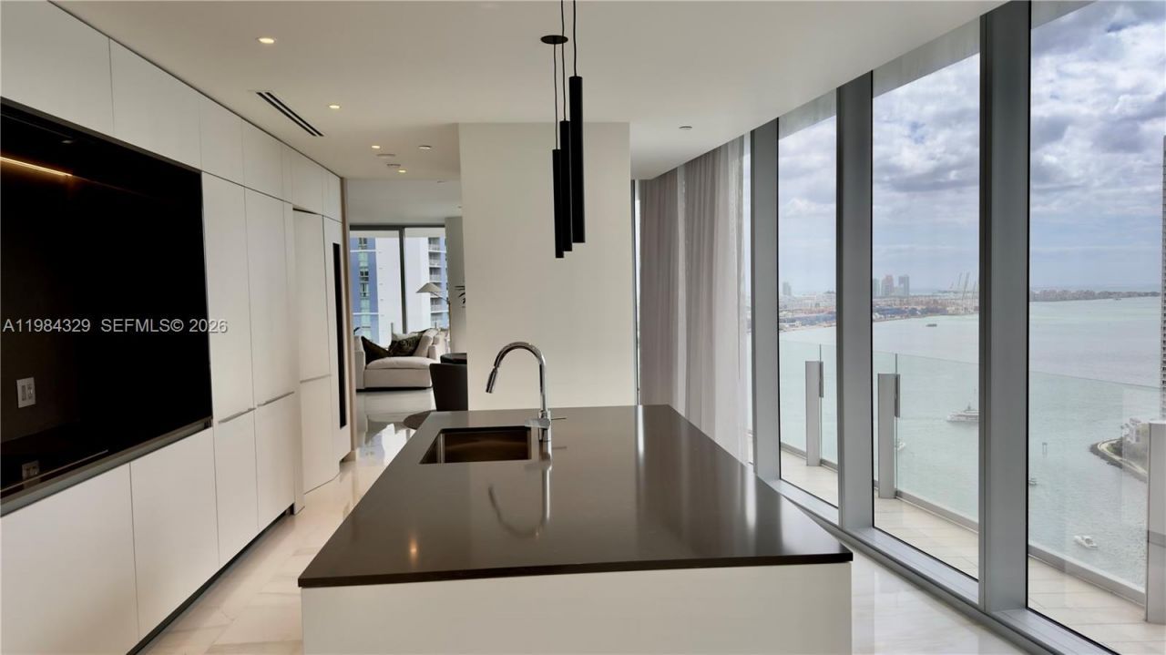 300 Biscayne Boulevard Way, Unit 2601E, Miami, FL 33131 Photo