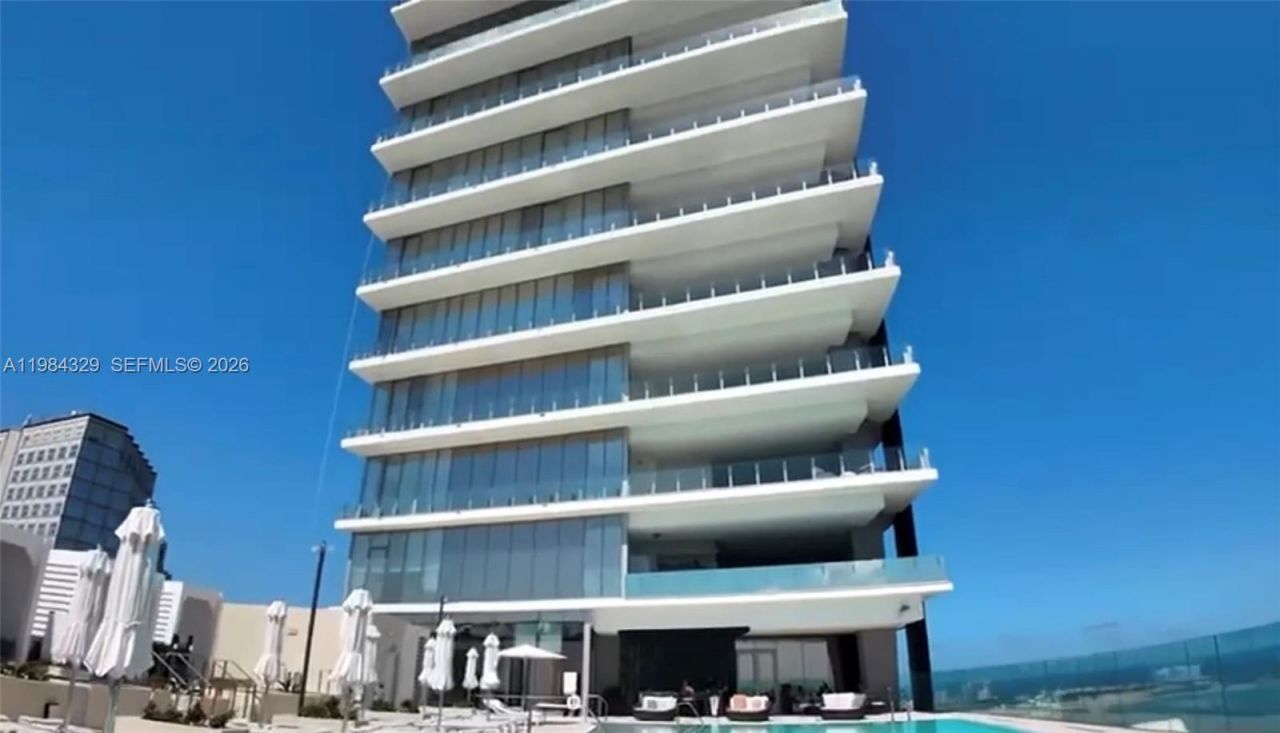 300 Biscayne Boulevard Way, Unit 2601E, Miami, FL 33131 Photo