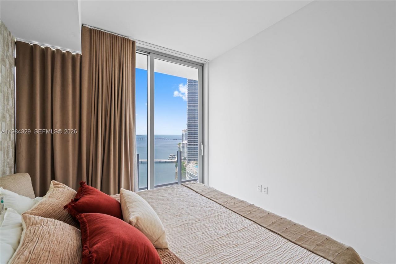 300 Biscayne Boulevard Way, Unit 2601E, Miami, FL 33131 Photo