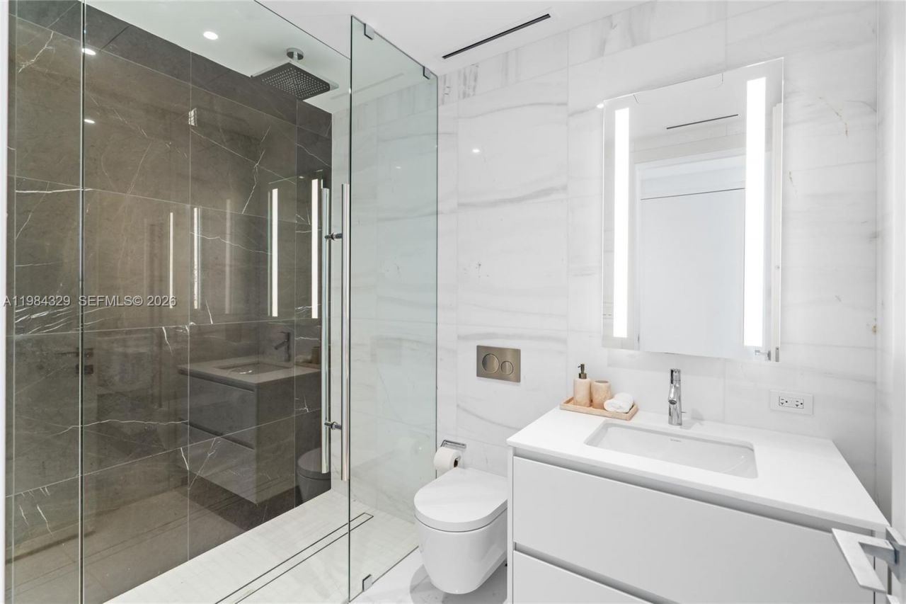 300 Biscayne Boulevard Way, Unit 2601E, Miami, FL 33131 Photo