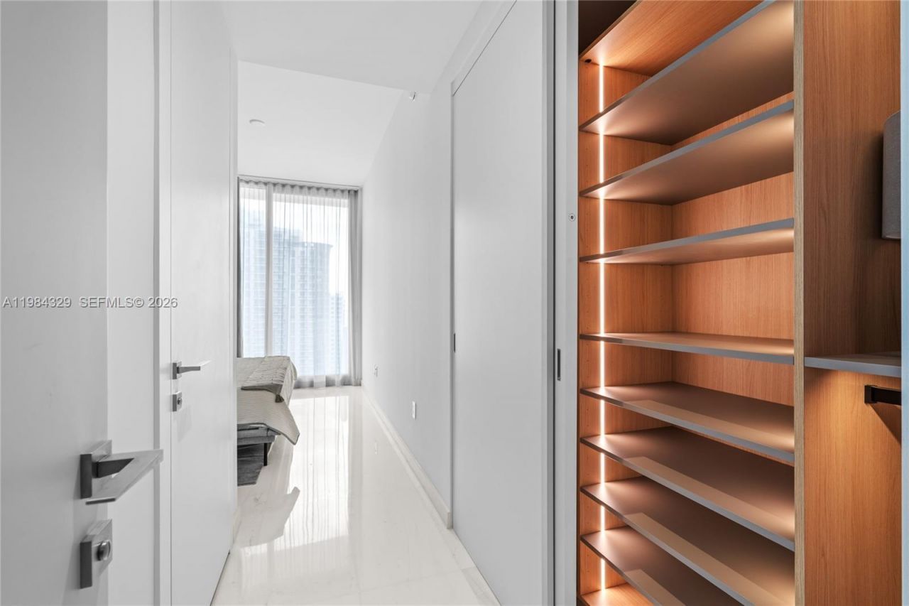 300 Biscayne Boulevard Way, Unit 2601E, Miami, FL 33131 Photo
