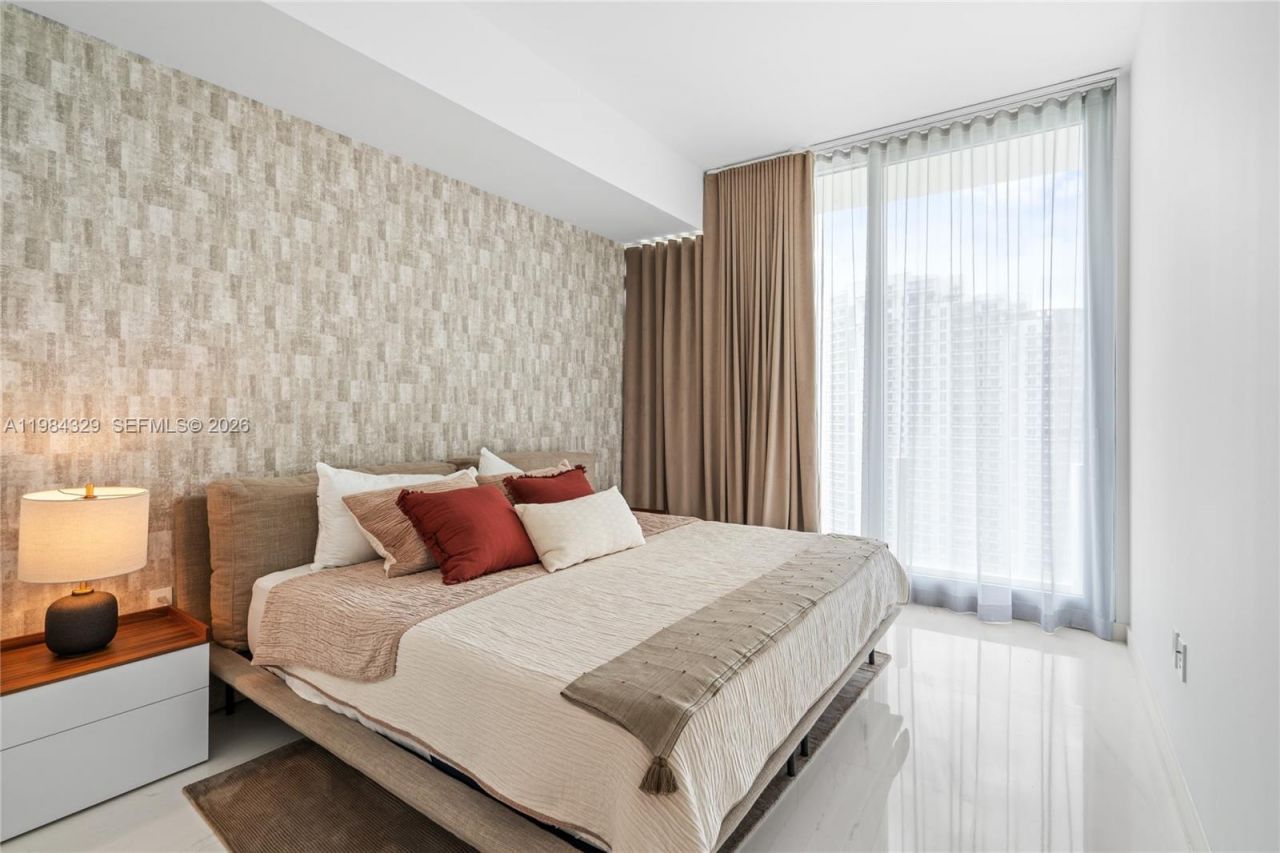 300 Biscayne Boulevard Way, Unit 2601E, Miami, FL 33131 Photo