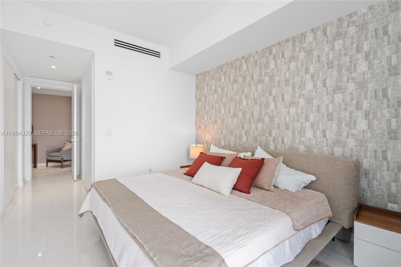 300 Biscayne Boulevard Way, Unit 2601E, Miami, FL 33131 Photo