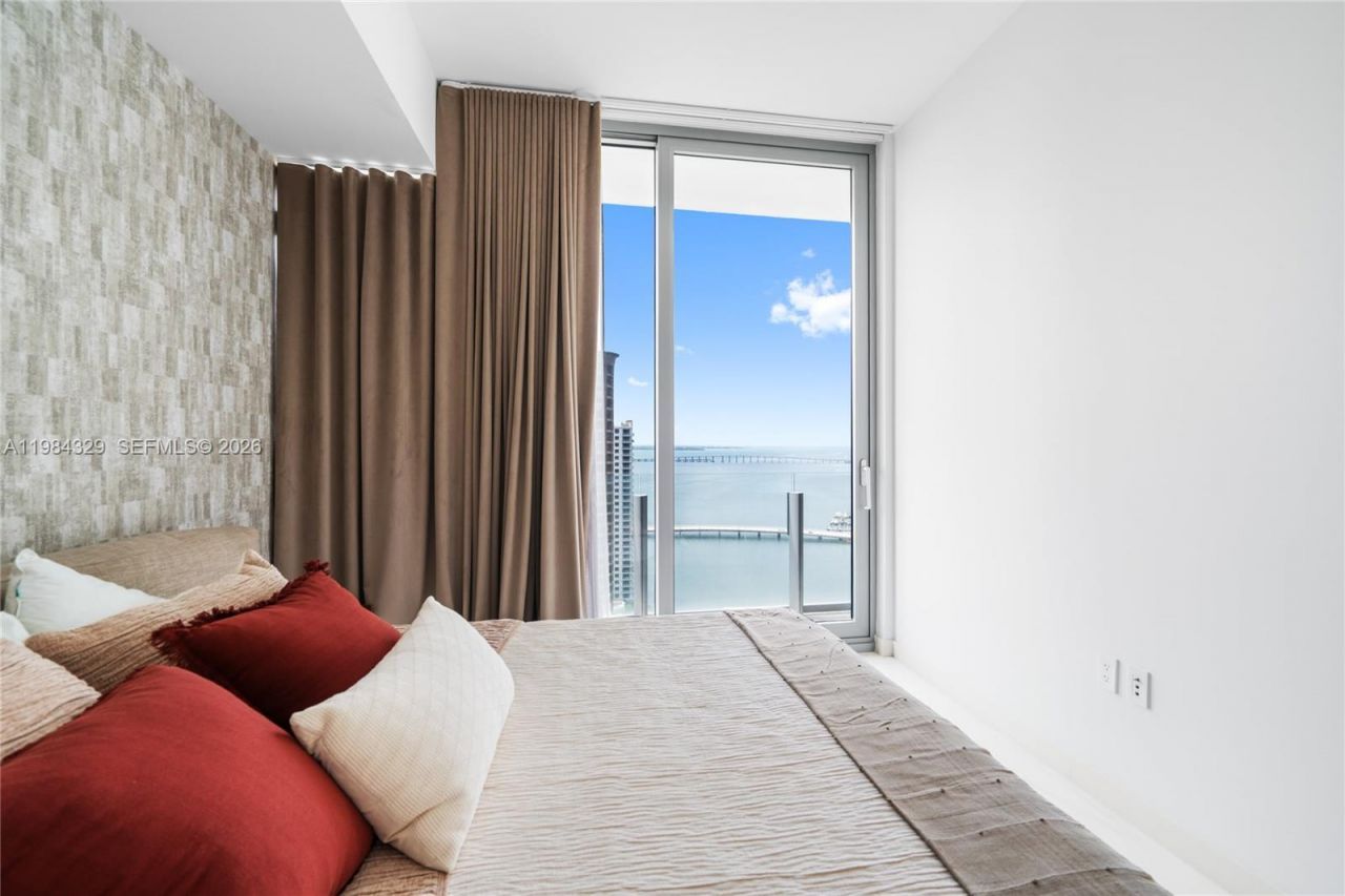 300 Biscayne Boulevard Way, Unit 2601E, Miami, FL 33131 Photo