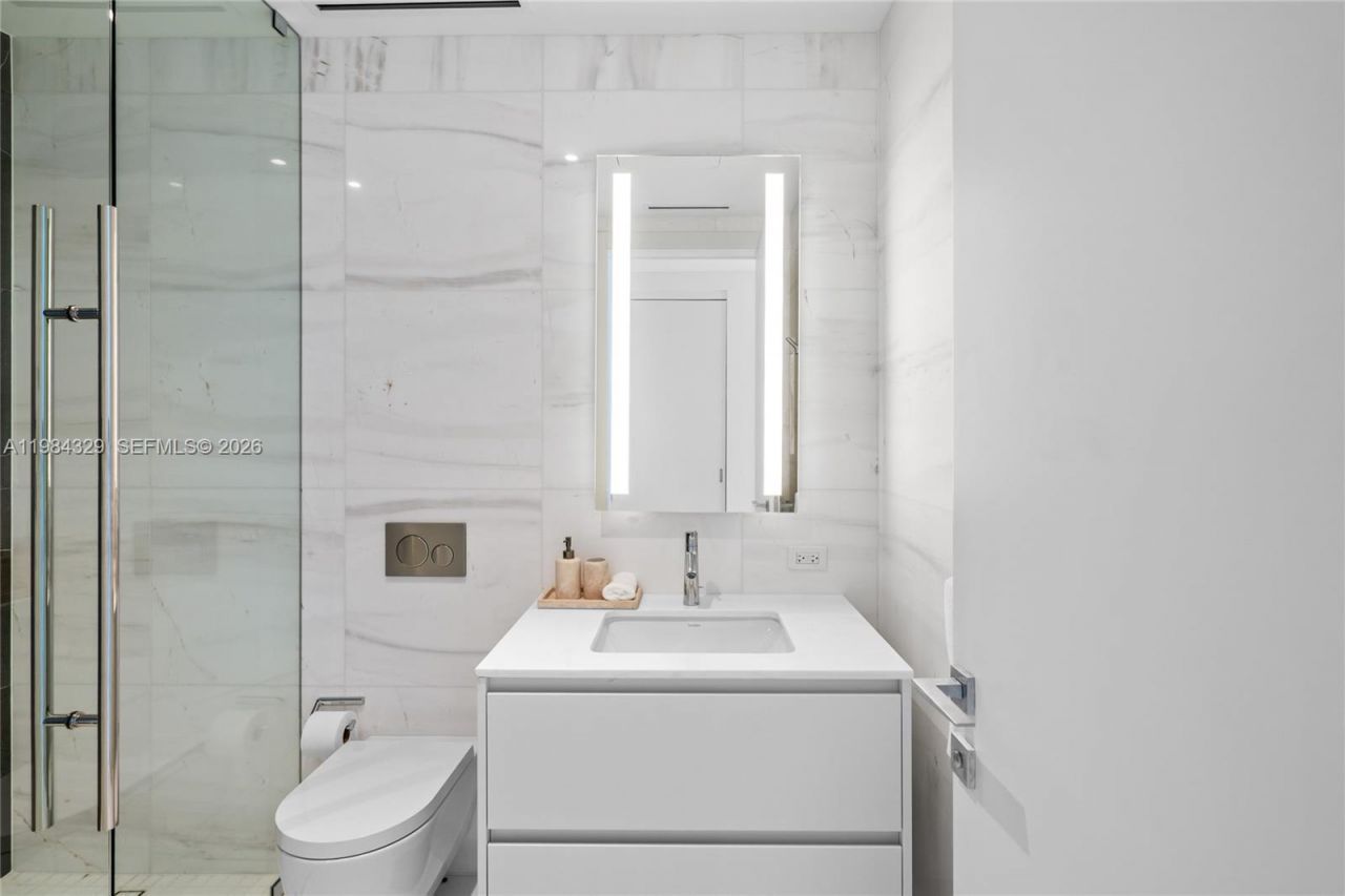 300 Biscayne Boulevard Way, Unit 2601E, Miami, FL 33131 Photo