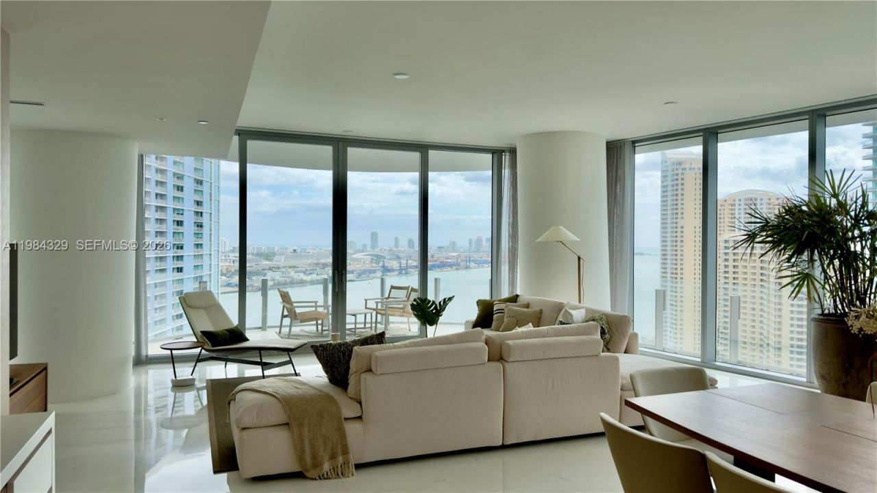 300 Biscayne Boulevard Way, Unit 2601E, Miami, FL 33131 Photo