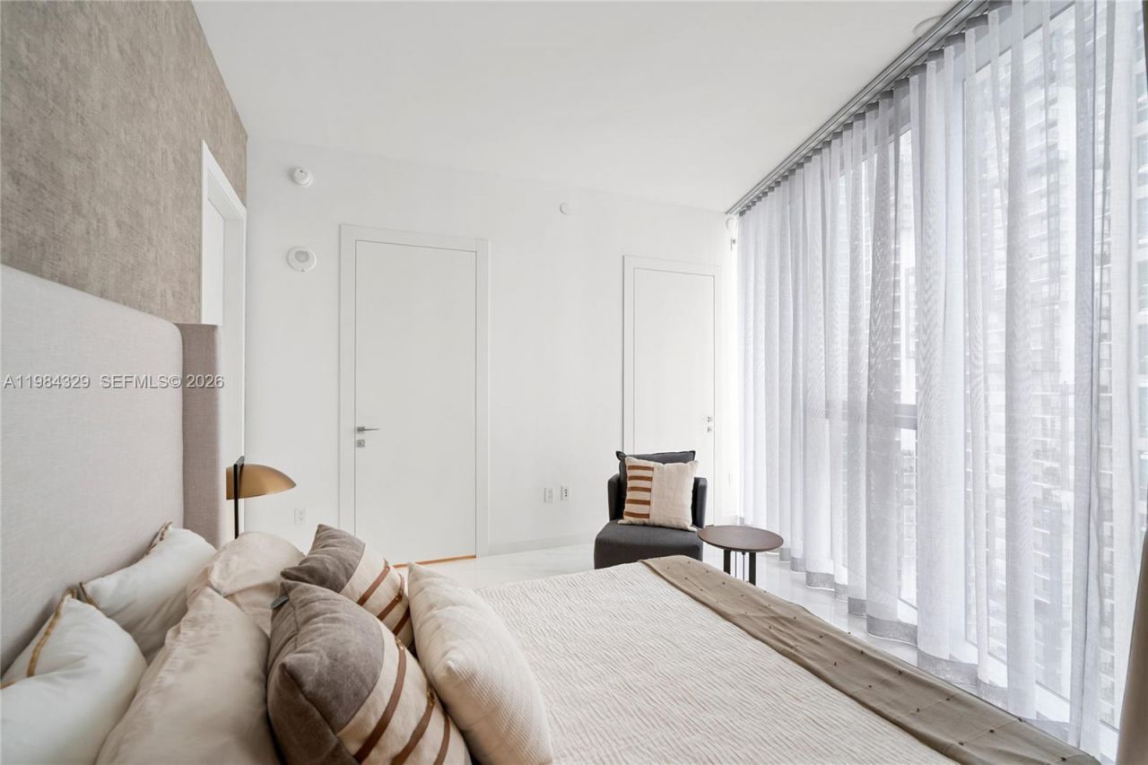 300 Biscayne Boulevard Way, Unit 2601E, Miami, FL 33131 Photo