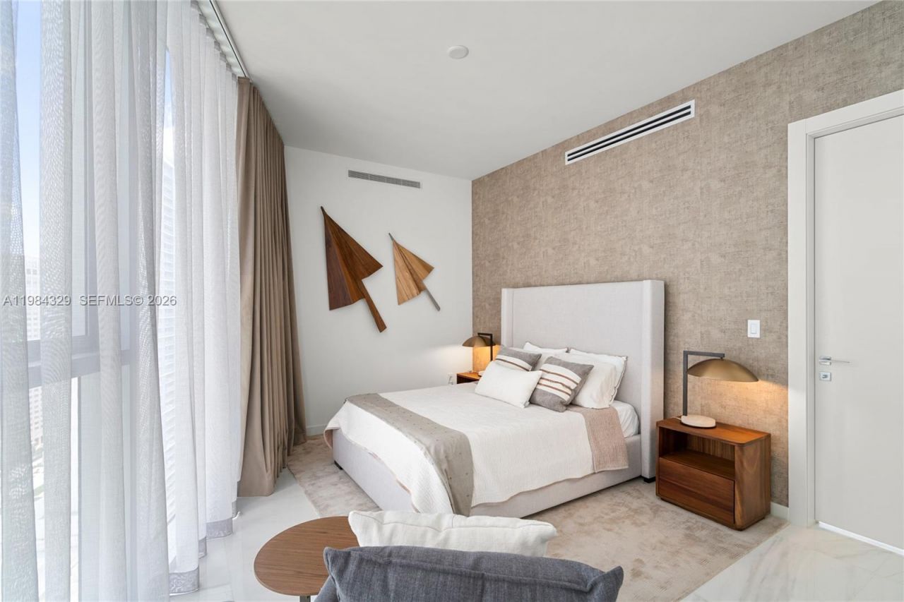 300 Biscayne Boulevard Way, Unit 2601E, Miami, FL 33131 Photo