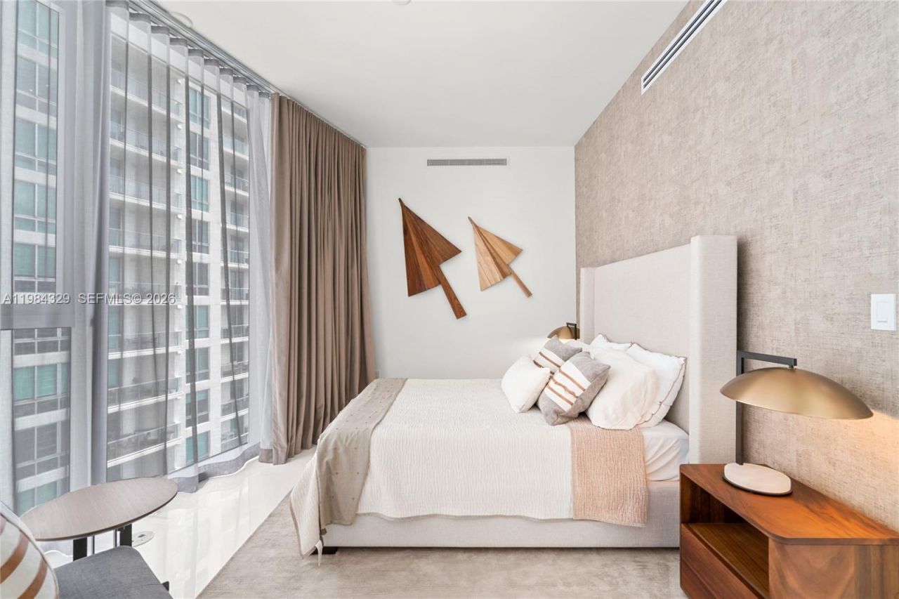 300 Biscayne Boulevard Way, Unit 2601E, Miami, FL 33131 Photo