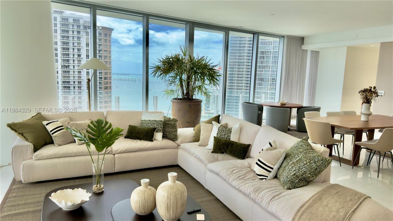 300 Biscayne Boulevard Way, Unit 2601E, Miami, FL 33131 Photo