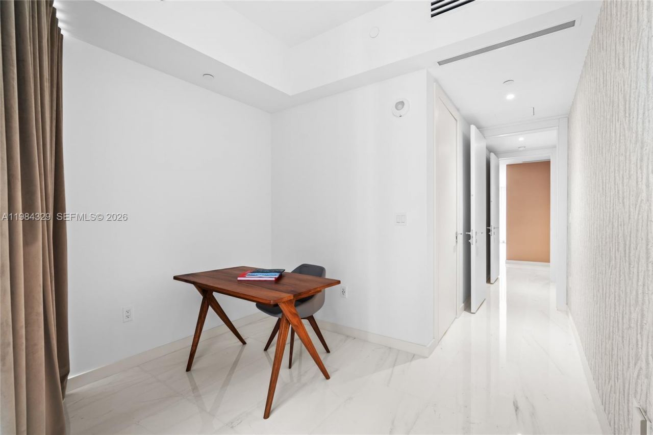 300 Biscayne Boulevard Way, Unit 2601E, Miami, FL 33131 Photo