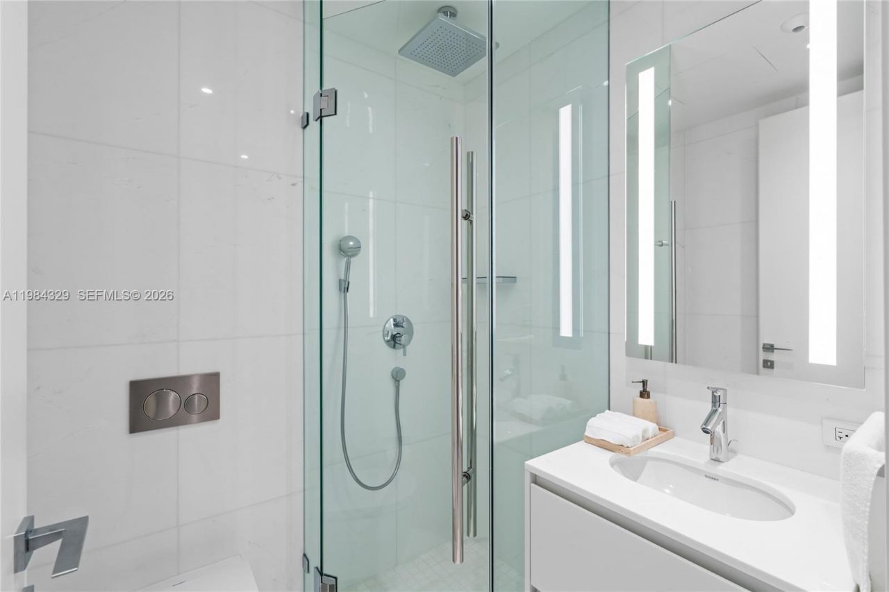 300 Biscayne Boulevard Way, Unit 2601E, Miami, FL 33131 Photo