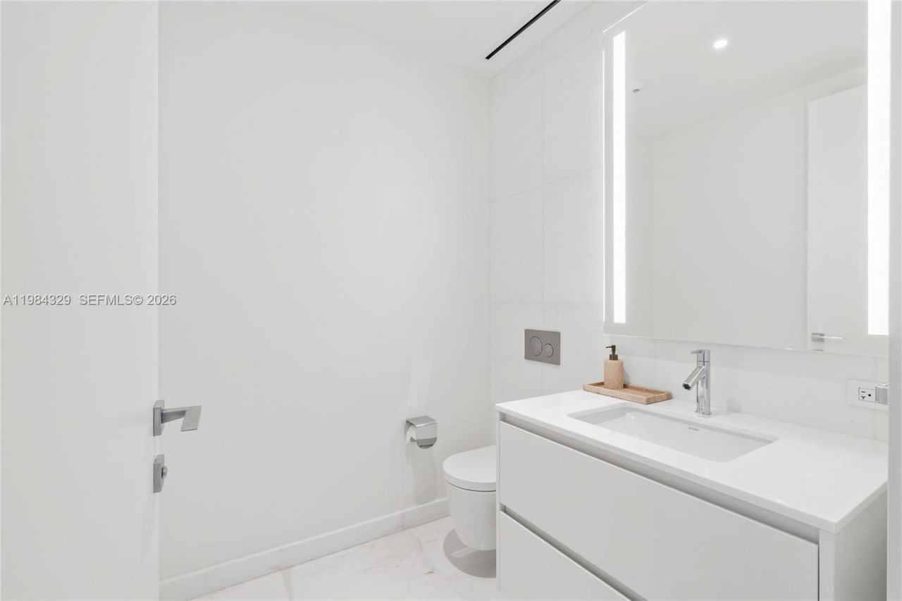 300 Biscayne Boulevard Way, Unit 2601E, Miami, FL 33131 Photo