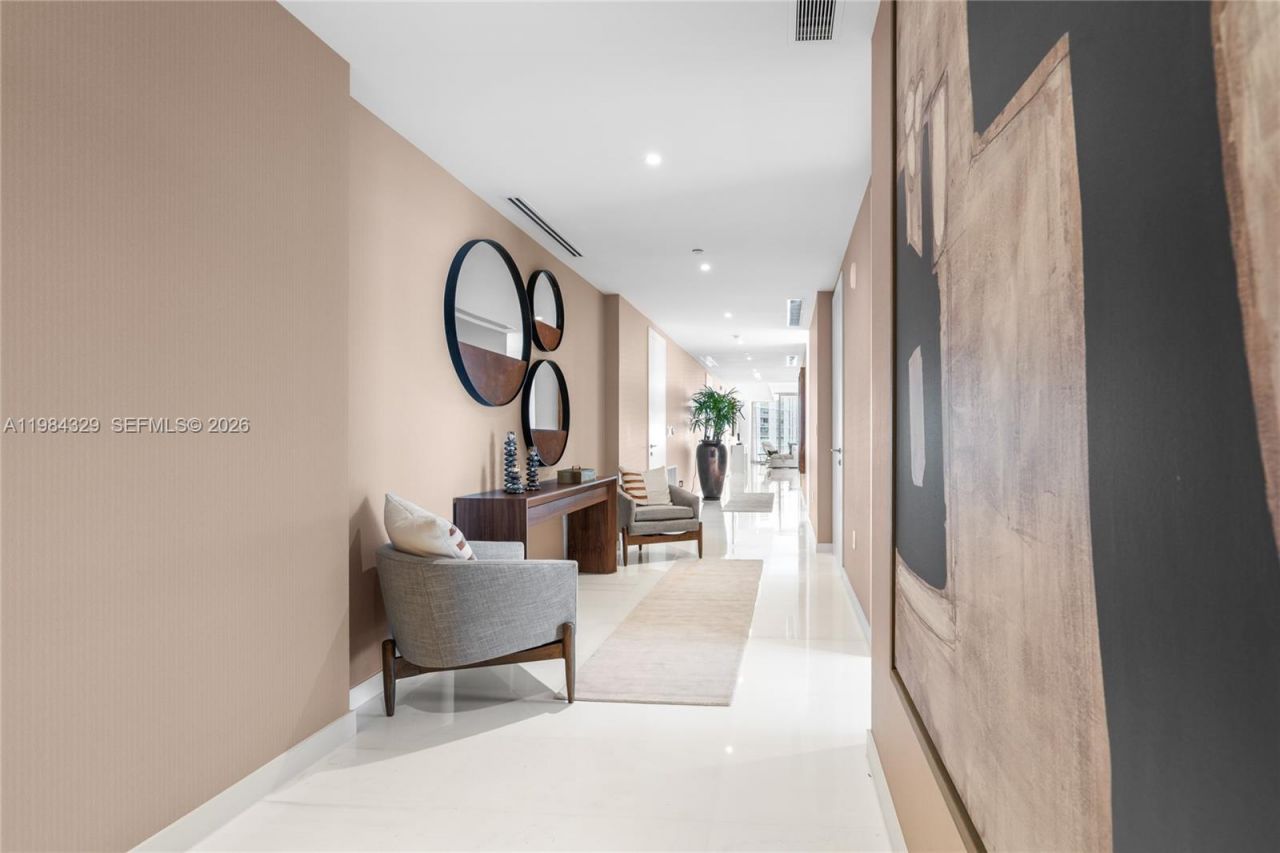 300 Biscayne Boulevard Way, Unit 2601E, Miami, FL 33131 Photo