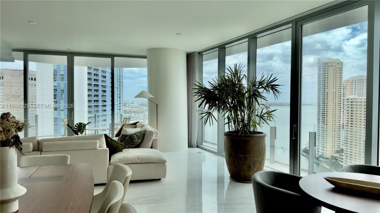 300 Biscayne Boulevard Way, Unit 2601E, Miami, FL 33131 Photo