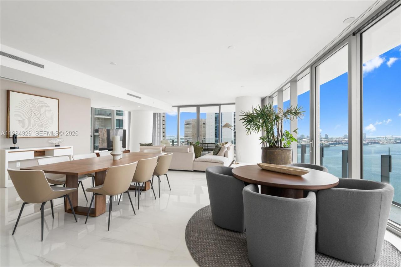 300 Biscayne Boulevard Way, Unit 2601E, Miami, FL 33131 Photo