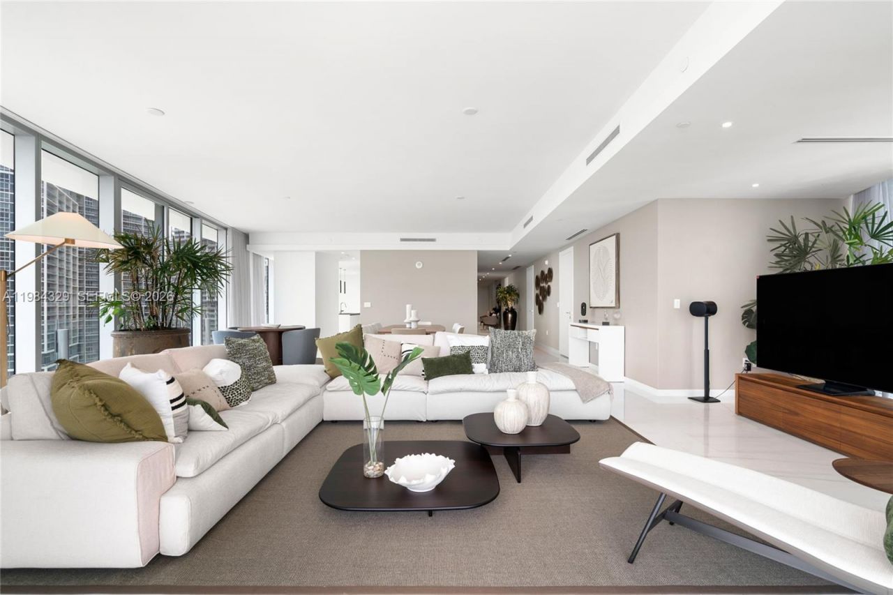 300 Biscayne Boulevard Way, Unit 2601E, Miami, FL 33131 Photo