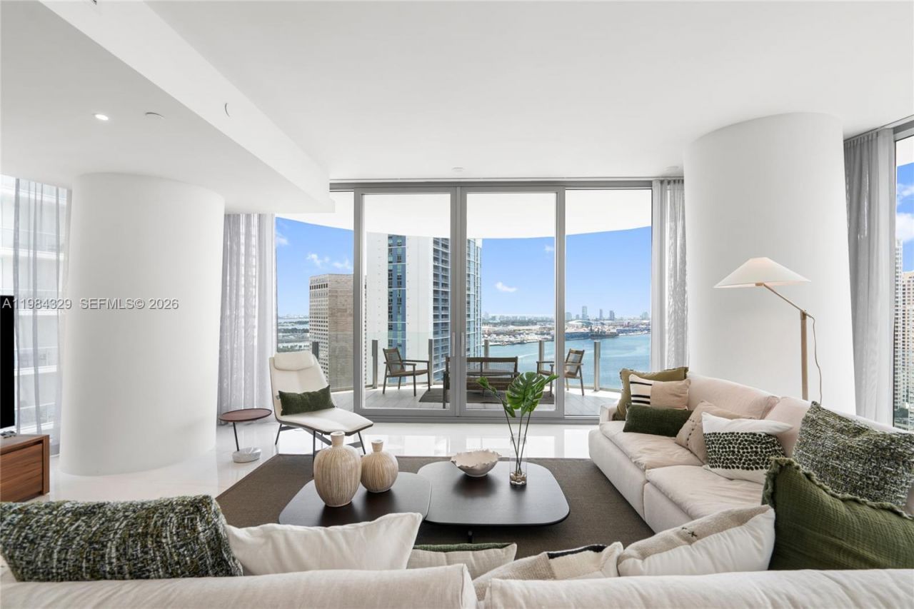 300 Biscayne Boulevard Way, Unit 2601E, Miami, FL 33131 Photo