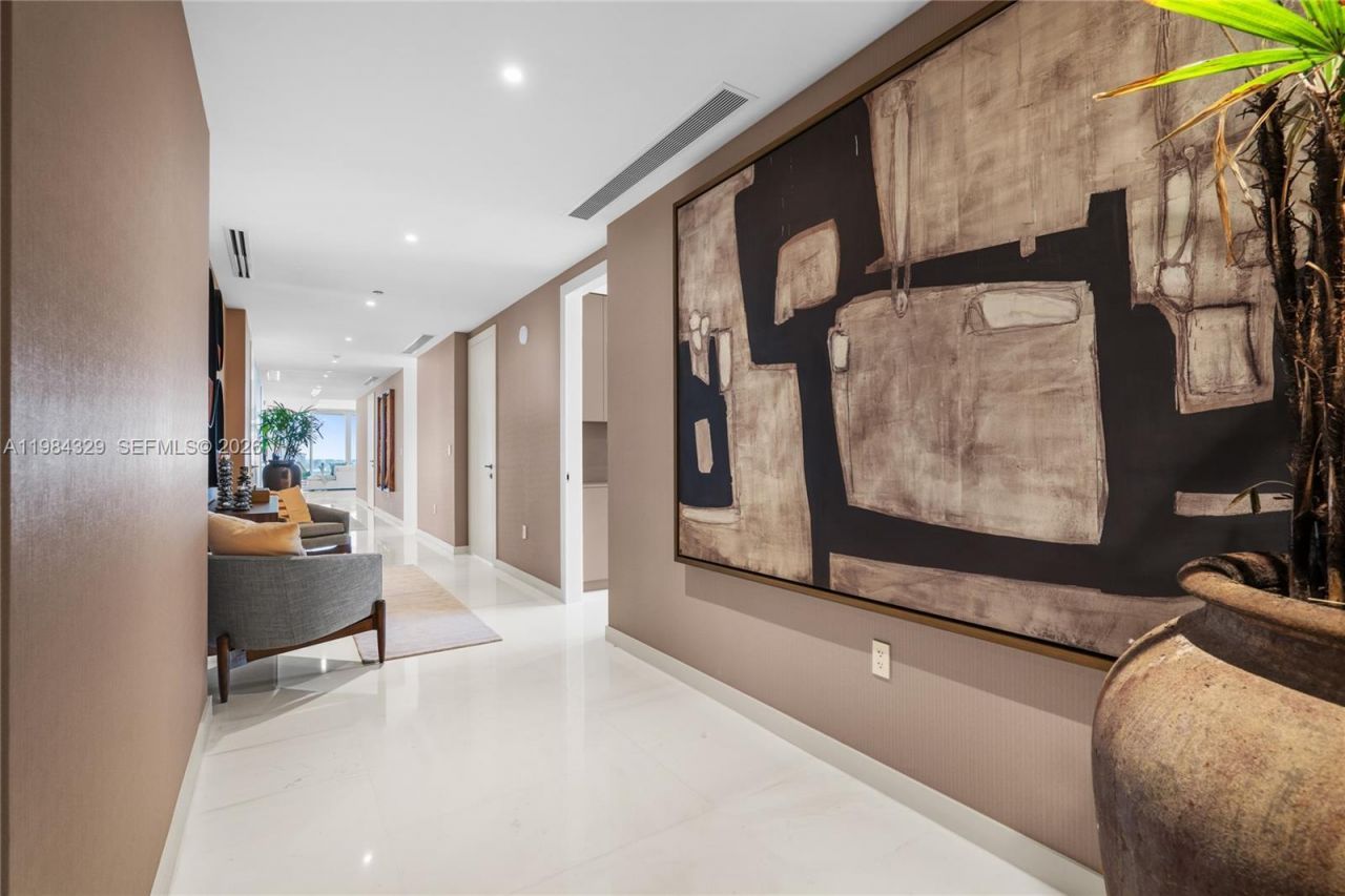 300 Biscayne Boulevard Way, Unit 2601E, Miami, FL 33131 Photo