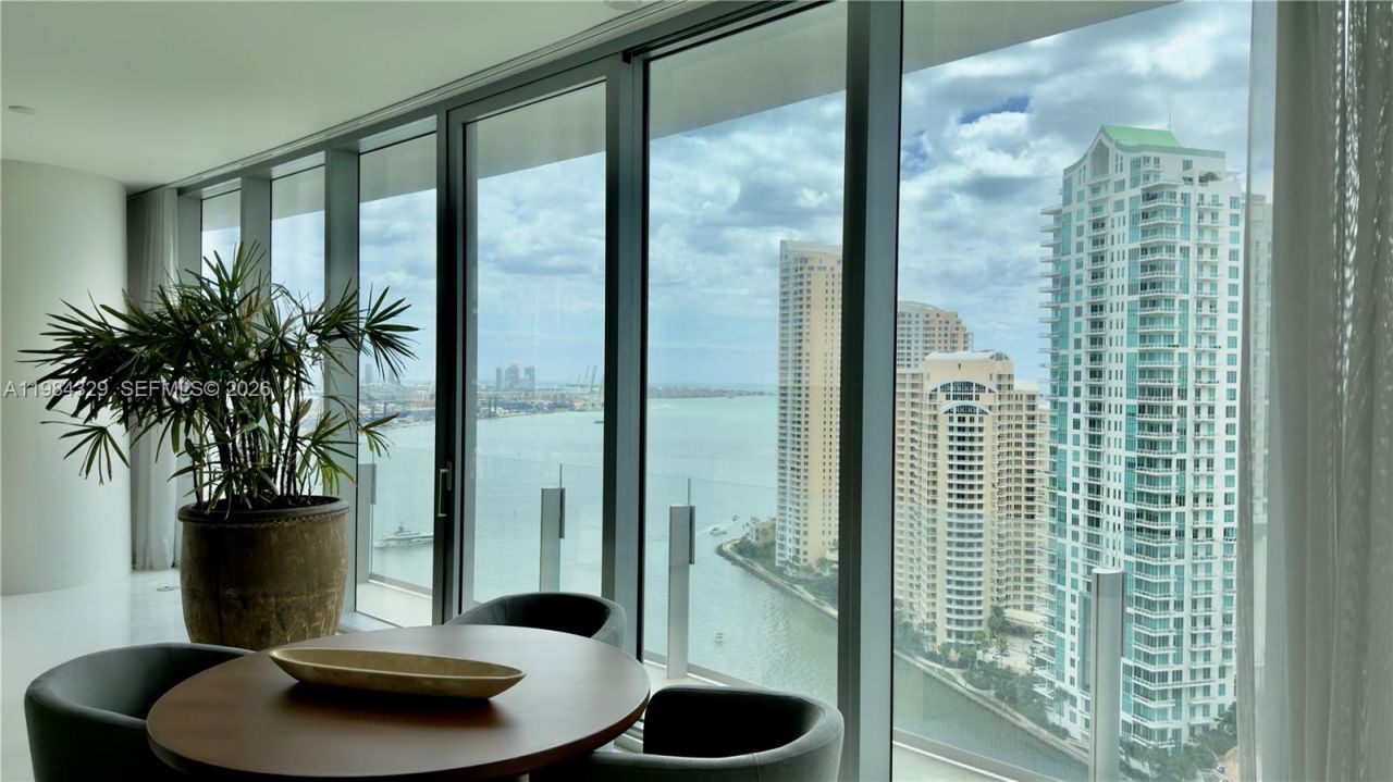 300 Biscayne Boulevard Way, Unit 2601E, Miami, FL 33131 Photo