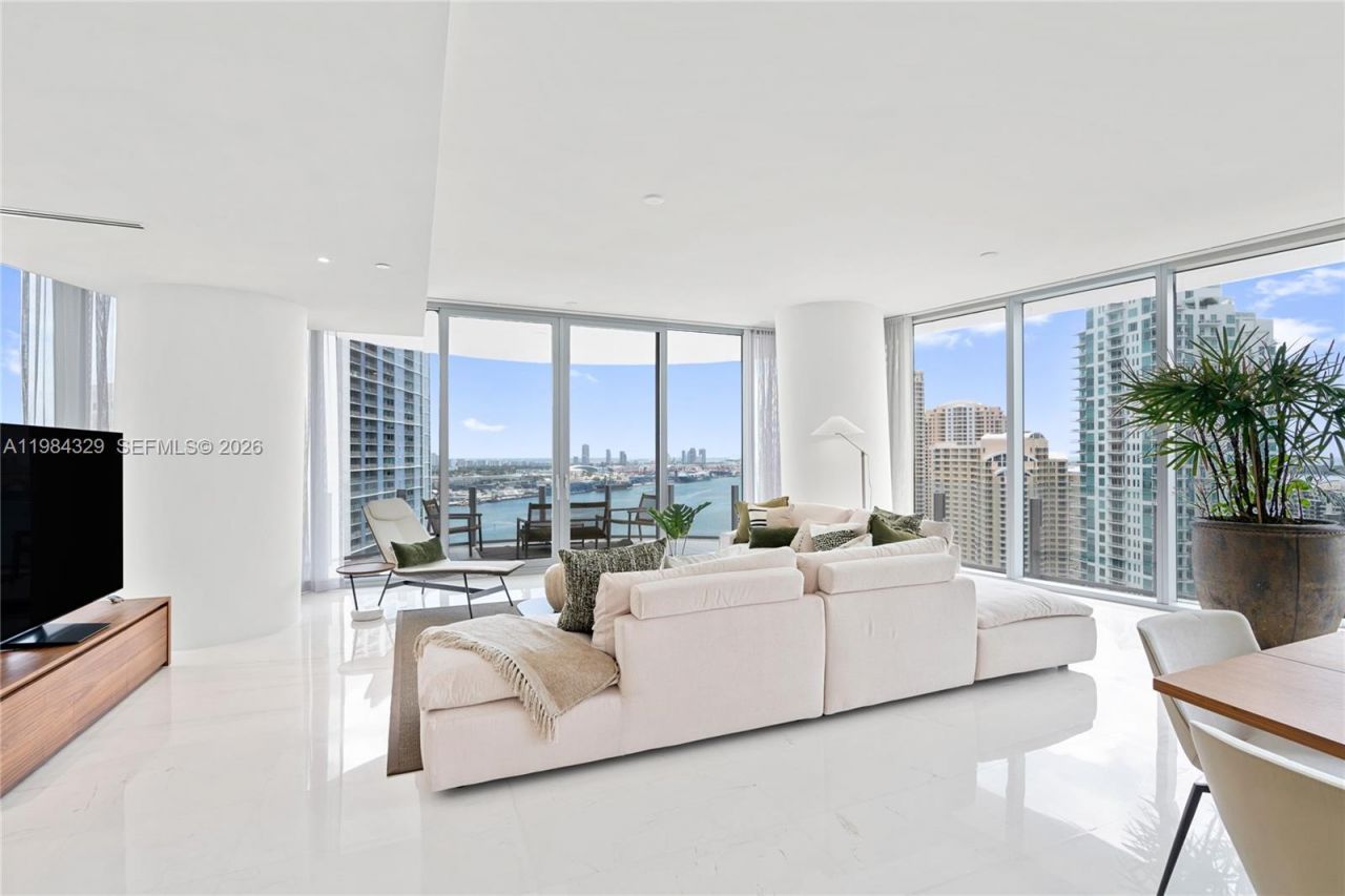 300 Biscayne Boulevard Way, Unit 2601E, Miami, FL 33131 Photo